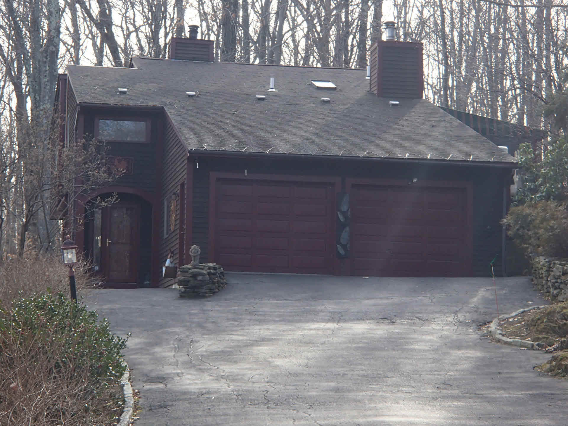 Building photograph for 12 ROCK CUT RD